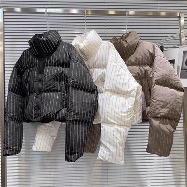 Randiga beskuren pufferjackor